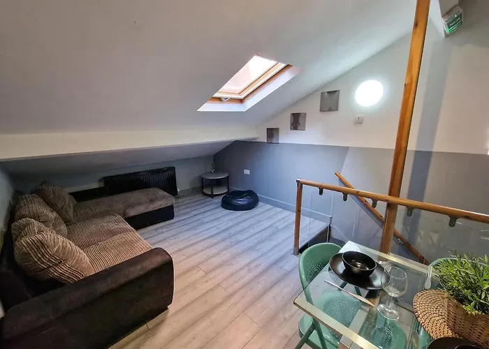 Central Manchester Flat Sleeps 8 By City Superhost