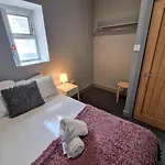 Central Manchester Flat Sleeps 8 By City Superhost