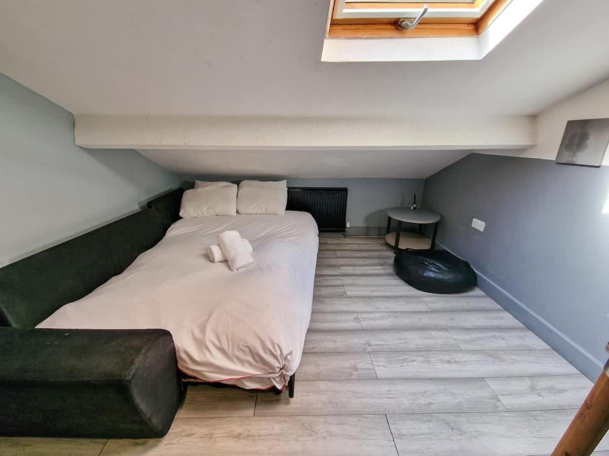 Apartment Flat Sleeps 8 By Superhost