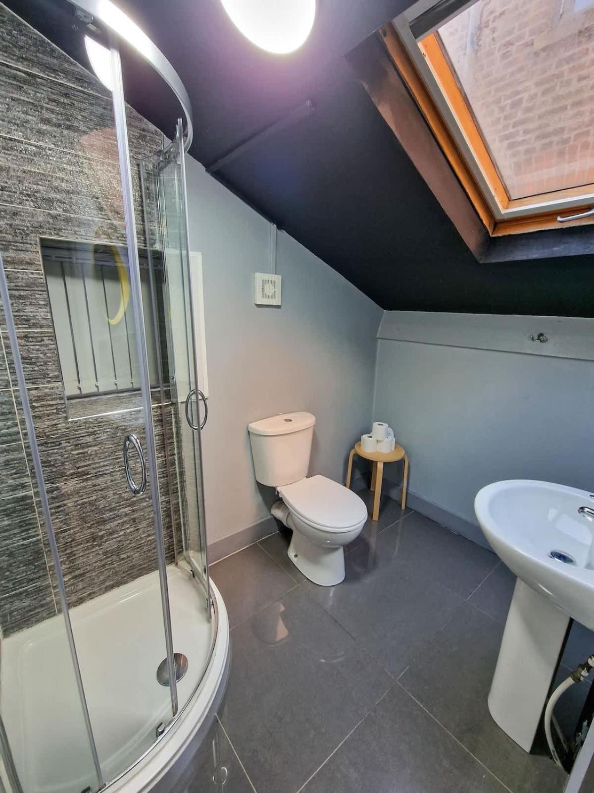 Flat Sleeps 8 By Superhost *